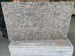 Плитка 600x300 из Западно-Султаевского гранита , фото Купить Плитка 600x300 из Западно-Султаевского гранита в Артеме